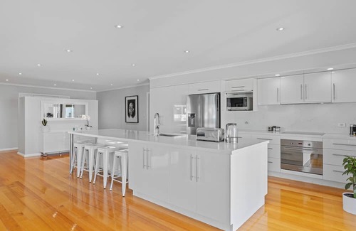 Glenorchy Casa | Bowden House -Huge Family Home In Hobart -8 Bedroom, 6 Bathroom, 5 Living zones