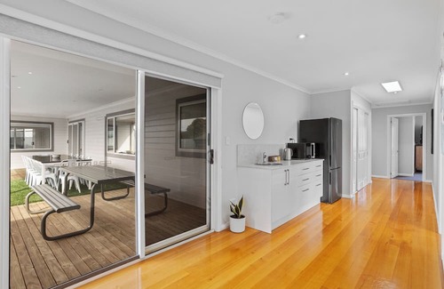 Glenorchy Casa | Bowden House -Huge Family Home In Hobart -8 Bedroom, 6 Bathroom, 5 Living zones