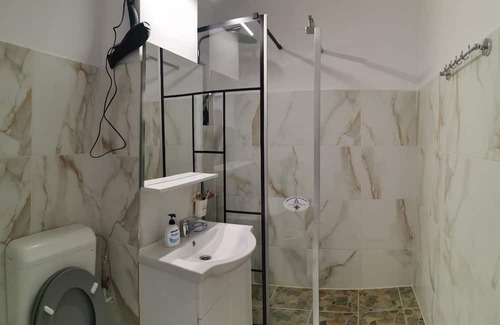 Centrul Nou Apartamento | *Relaxare Premium* Apartament cu Jacuzzi & Saună!