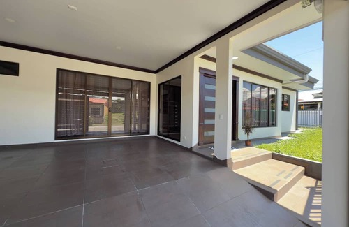 San Pablo de Heredia Casa | Fully Equipped 3 beds 2 cars 20-min airport