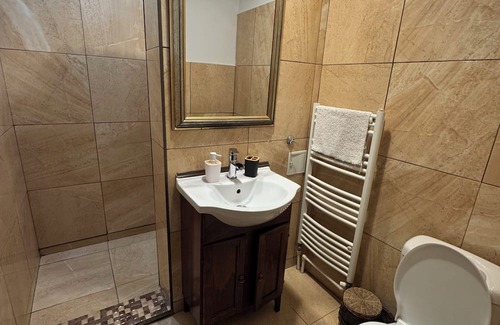 Otopeni Cama Y Desayuno | Charming bed & breakfast with AC in Otopeni