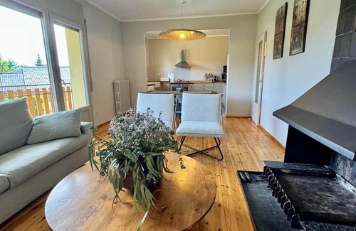 Llivia Apartamento | CAL QuEROL LLIVIA - Spacious 3BR apt, comfort & relaxation in Cerdanya · Pets