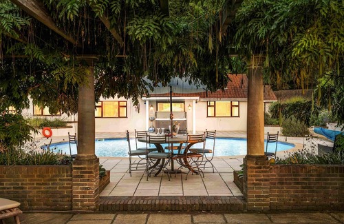 Scaynes Hill Casa | Churchill Country Retreat | By My Getaways