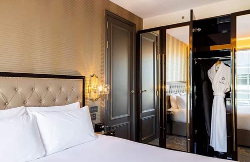 Portsoken Hotel | Spitel Fyeld Junior Suite at Hotel Saint—East End London Views!