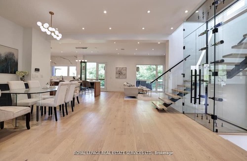 Etobicoke Casa | Luxury Executive Home close to Golf Course