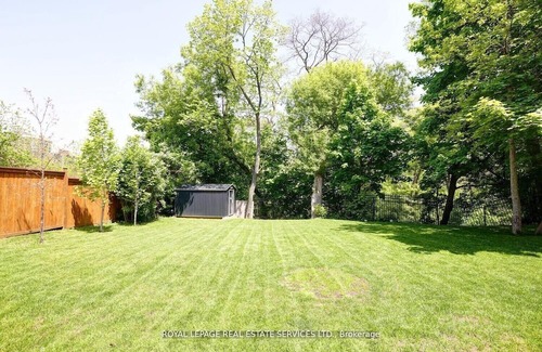 Etobicoke Casa | Luxury Executive Home close to Golf Course