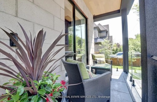 Etobicoke Casa | Luxury Executive Home close to Golf Course