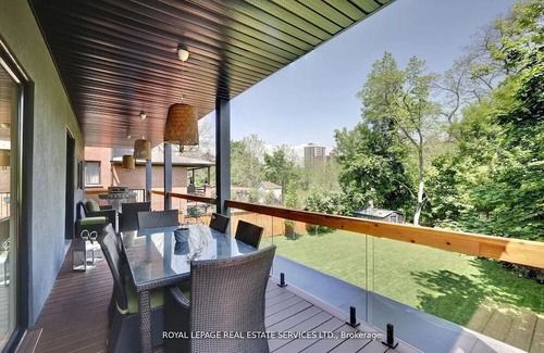 Etobicoke Casa | Luxury Executive Home close to Golf Course