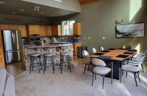 Longbranch Casa | 3 BR Waterfront retreat, great deck, beaches, fireplace & game room
