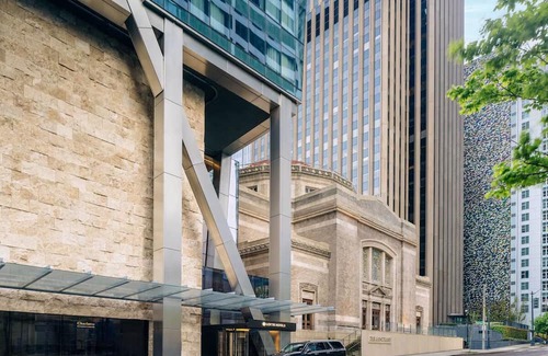Downtown Seattle Hotel | Unwind in 3 Luxurious Rooms with Marble Ensuite - Near Seattle Art Museum!