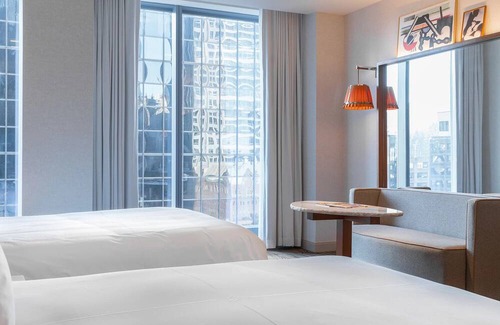 Downtown Seattle Hotel | Unwind in 3 Luxurious Rooms with Marble Ensuite - Near Seattle Art Museum!