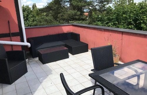 Gentofte Condominio | Lovely apartment on 2 levels of 125 sqm. in a nature area. Walking distance to S-trains and buses