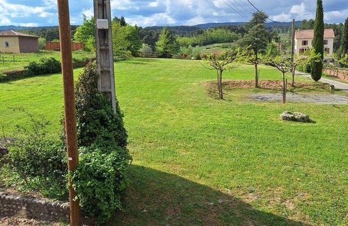 Lablachere Apartamento | Newly renovated apartment in a quiet hamlet 5 minutes from Lablachère.