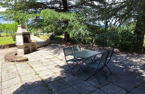 Lablachere Apartamento | Newly renovated apartment in a quiet hamlet 5 minutes from Lablachère.