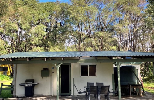 Peaceful Bay Chalet De Esquí | Chalet 8 Beautiful little chalet, close to the beach & surrounded by peppi trees