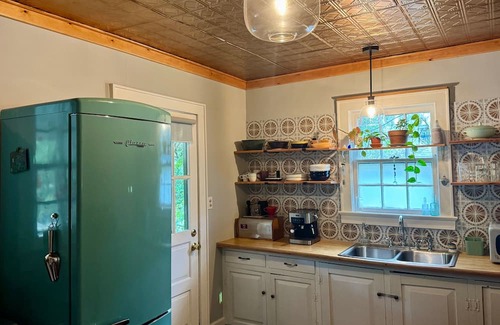 Aberdeen Casa | Charming 2-bedroom cottage in Aberdeen with AC