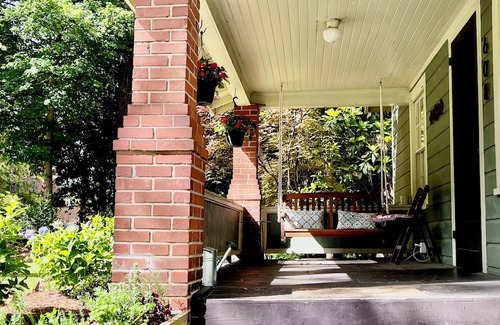 Aberdeen Casa | Charming 2-bedroom cottage in Aberdeen with AC
