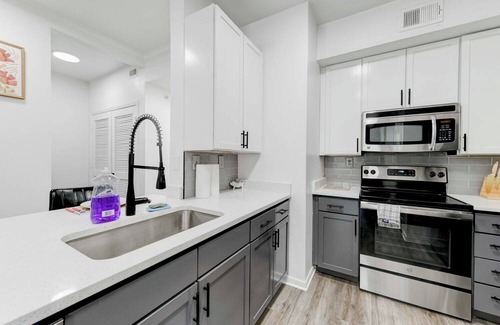 Financial District Apartamento | Mosaic 2Br/2Ba Apt in DTAT