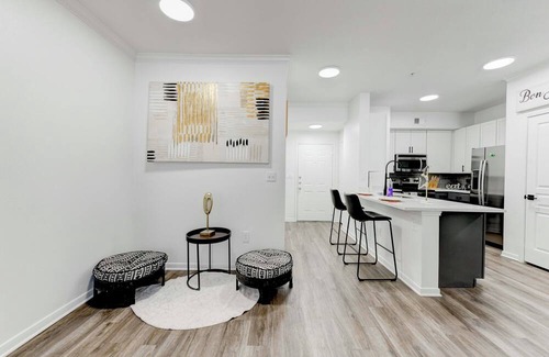 Financial District Apartamento | Mosaic 2Br/2Ba Apt in DTAT