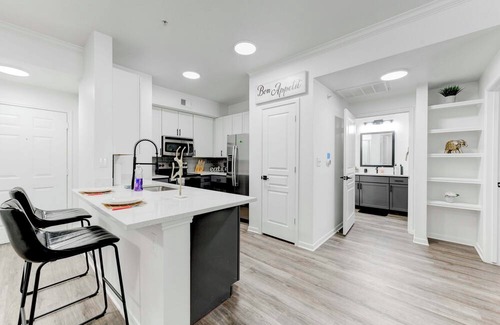 Financial District Apartamento | Mosaic 2Br/2Ba Apt in DTAT