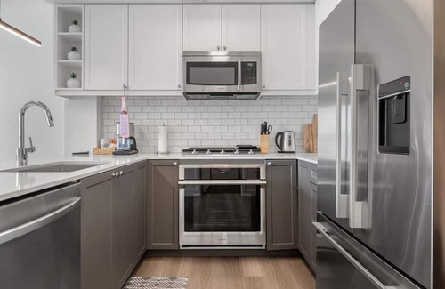 Sunnyside Apartamento | Chic 1BR Kensington unit W/Free UG Parking