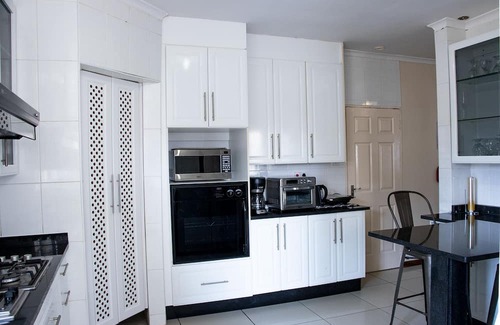 Gaborone Casa | Spacious 5-bedroom house in charming and peaceful Gaborone North with a garden