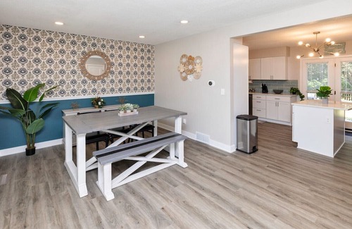 Clive Apartamento | Modern Comfort in Des Moines` West Side 4BR/2.5BR