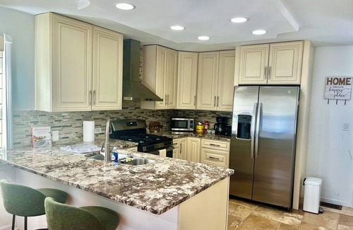 Des Plaines Casa | Cozy Home near O'Hare & fun Hubs with AC