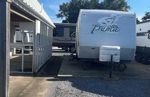Cameron Alquiler De RV | Nice campground with AC in charming Cameron next to beach and LNG plant.