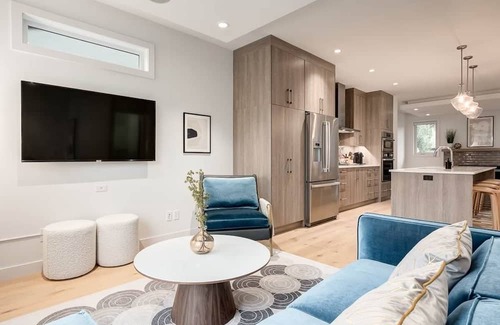 Richmond Casa | Calgary Grand Retreat| Sleeps 16|8BR, 8BA
