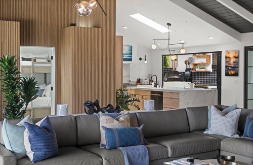 Del Mar Heights Casa | Luxury Poolside Estate Outdoor Living Views 5 Minutes to Beach