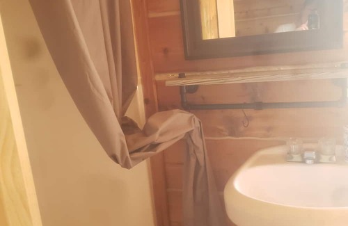 Thompson Falls Cabina | Iron line cabin 804