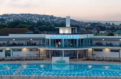 Brighton Casa | 4 Bed House- Saltdean, Brighton. Stunning views over South Downs and sea