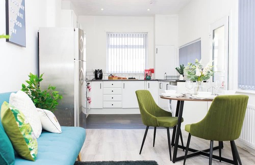 Middlesbrough Casa | Welcome to LOHIA NIGHTS. A Home away from home, retreat!