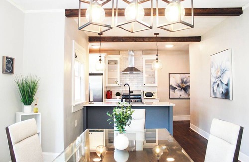 Sylvan Hills Cabaña | Authentic Cozy cottagen 10 minutes to Mercedes Benz Stadium, State Farm, Airport
