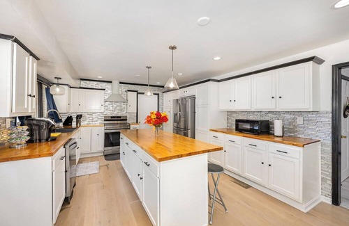 Xenia Casa | Spacious 4-bedroom house in Xenia near Universities