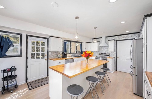 Xenia Casa | Spacious 4-bedroom house in Xenia near Universities