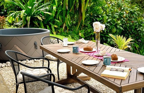 Furnias Casa | Luxury Meets Nature - Secluded Retreat, Jacuzzi, Tropical Garden, Mountain Views