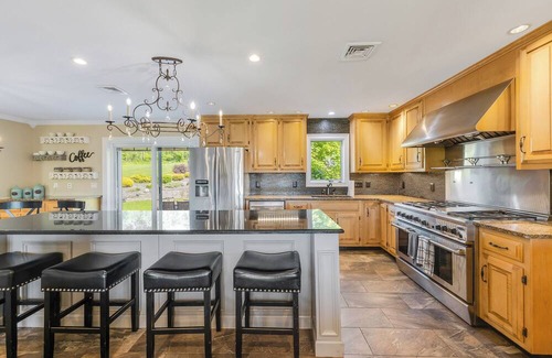 Salisbury Mills Casa | Spacious 9-bedroom house in tranquil Monroe with AC