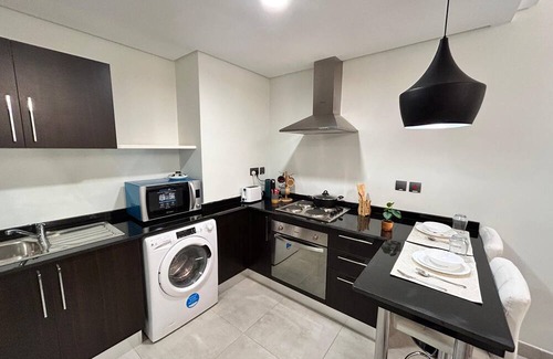 Al Hoora Apartamento | Luxury apartment with amazing sea view in Manama close to landmarks.