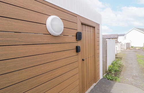 Portstewart Cabaña | CHURCH STUDIO, romantic in Portstewart, County Londonderry