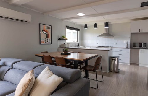 Kerang Casa | Spacious Kerang Retreat | Stylish & Cosy