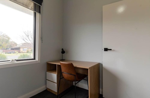 Kerang Casa | Spacious Kerang Retreat | Stylish & Cosy