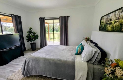 Bunyah Cama Y Desayuno | Forest Creek Retreat - Double Room with Mountain View