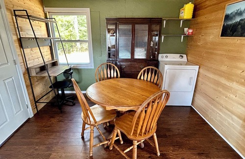 Five Islands Cabaña | Private Cozy Acreage in nature (pets welcome)