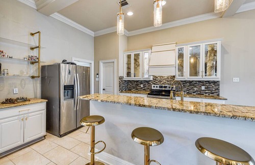Denham Springs Casa | Fenced-In Yard & Pond Views: Home 18 Mi to LSU!