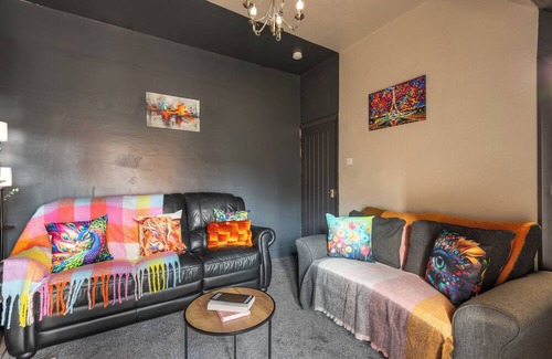 Hull Casa | Testimony 3 Bedrm 2 bathroom Cozy Cushy Calm Home