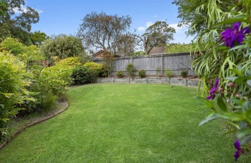 Mount Colah Casa | Chic Modern Getaway with Stunning garden view Granny Flat in MC 2079