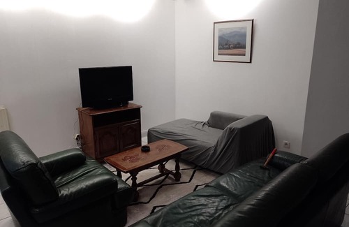 Lieusaint Condominio | Spacious room in residential area, close to amenities, RER bus 40mn from Paris