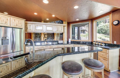 Whitefish Cabina | Ski-In/Out, Hot Tub: Spacious Retreat in Whitefish